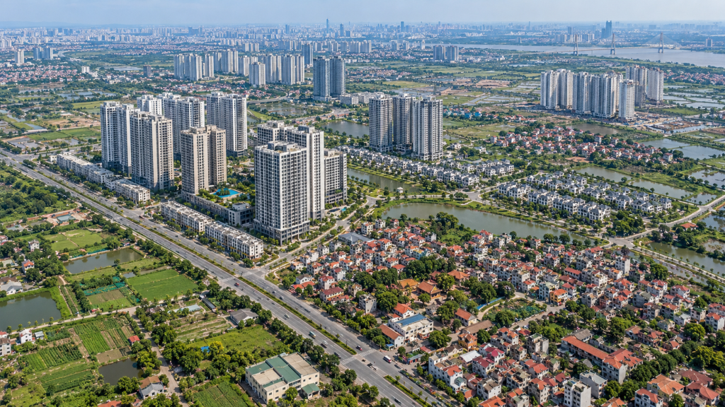 Thay đổi hình học đô thị Hà Nội với các khu đô thị mới phát triển bên cạnh không gian dân cư hiện hữu.